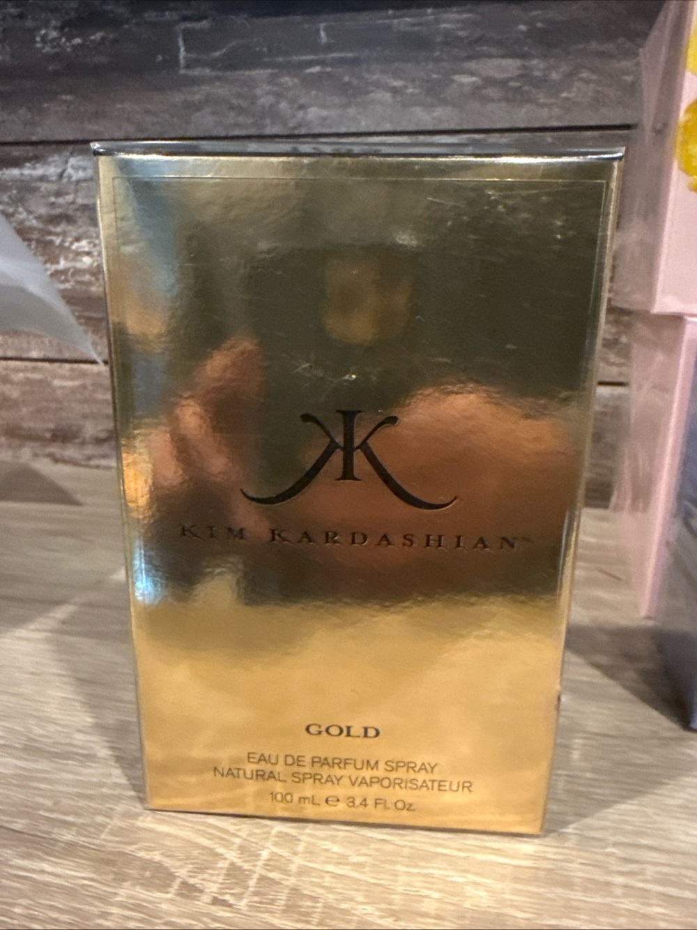 Kim Kardashian Gold Eau de Parfum - Reflective Gold Box
